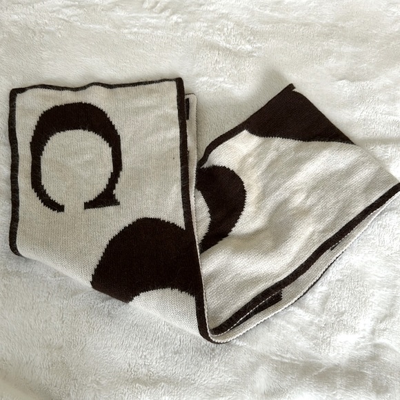 COACH || Two-Toned Monogram Wool Blend Scarf. - Picture 5 of 7